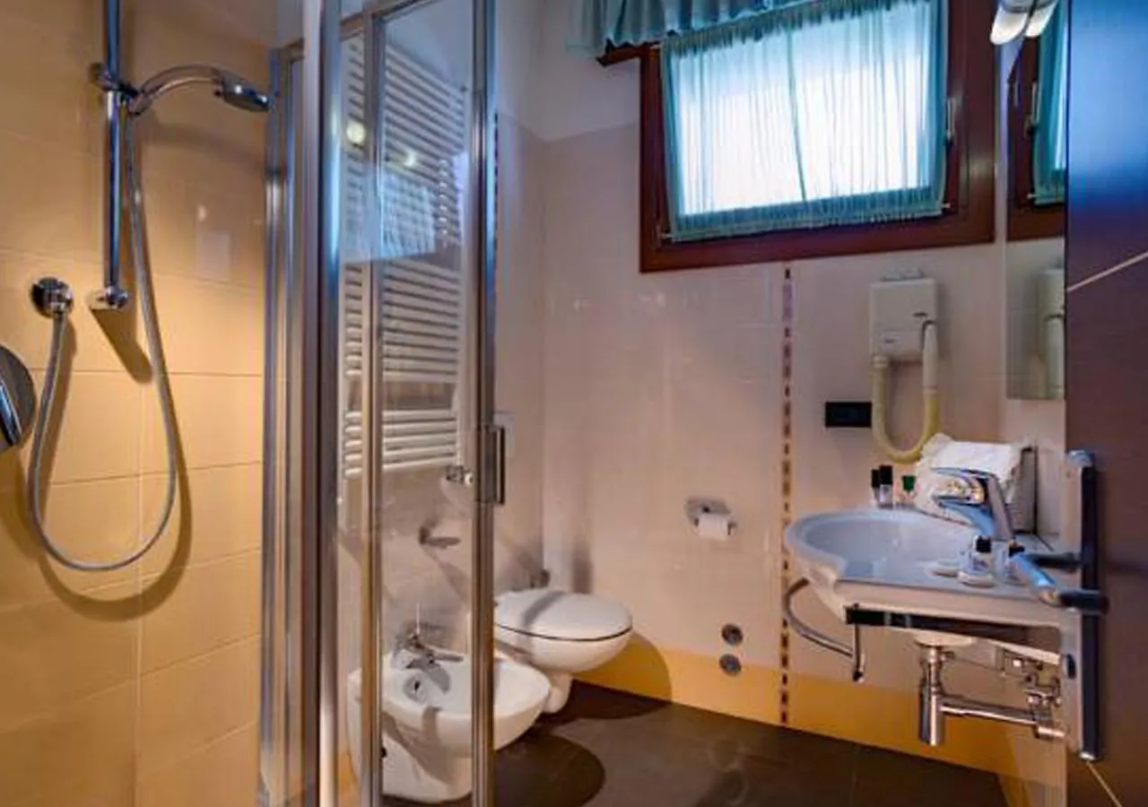 Hotel Le Tegnue Sottomarina 4*,  Italië